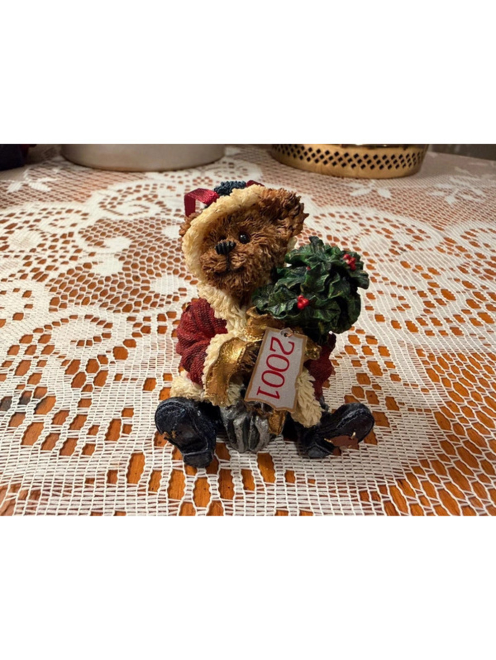 Boyds Bears 2001 Christmas Bear Wreath Resin Ornament Figurine 2.75”